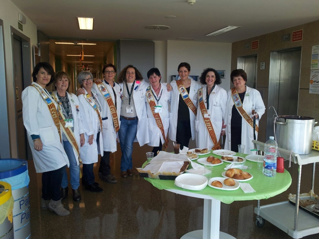 AECC Valencia acerca las Fallas a los pacientes oncológicos del Clínico y La Fe