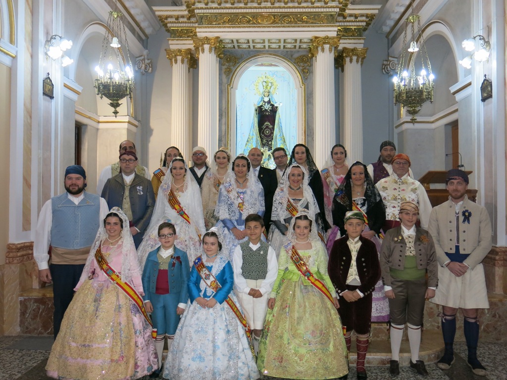 Los falleros de Turís realizan el primer homenaje a su patrona