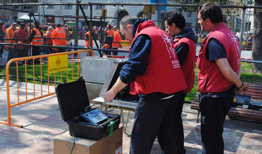Muchos benicarlandos arropan a Pirotecnia Tomás en Valencia