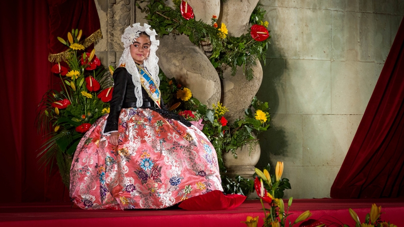Adriana Nicolás deslumbró en su Proclamación como Bellesa del Foc Infantil 2016