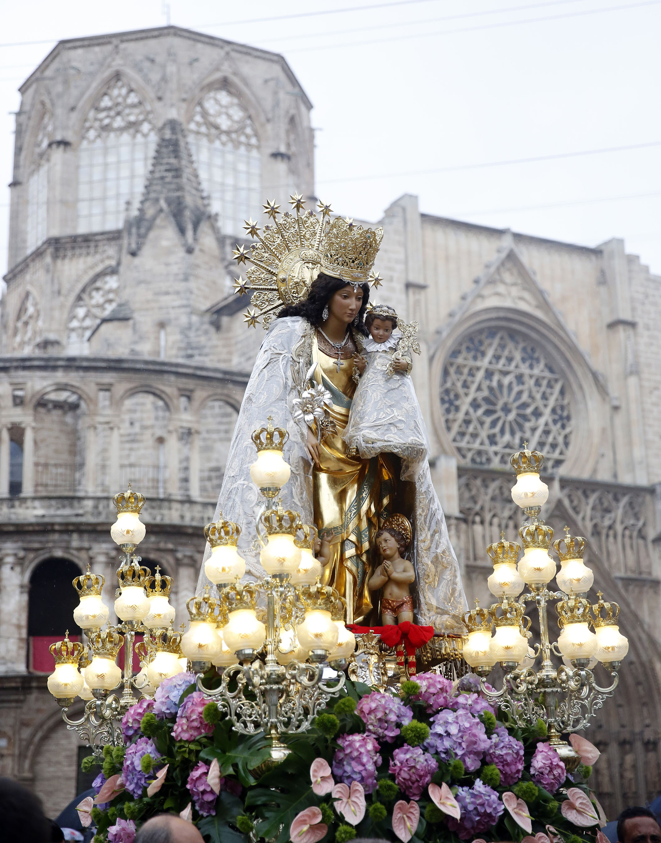 Los valencianos se vuelcan con la Mare de Déu