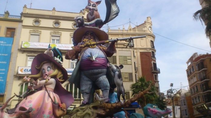 Falla-Plaça-Major-dAlzira-700x393